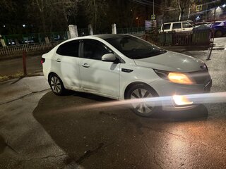 2011 Kia Rio 4-speed III, белый, 460000 рублей, вид 1