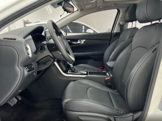 2022 Kia K3 II (China Market), белый, 2100000 рублей, вид 5