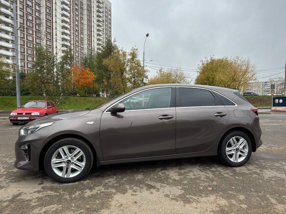2019 Kia Ceed III, коричневый, 1690000 рублей - вид 6