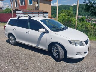 2010 Toyota Corolla Fielder X (E140, E150) Рестайлинг, белый, 700000 рублей, вид 3