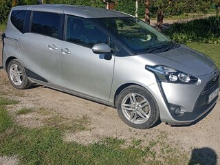2018 Toyota Sienta II, серебристый, 1390000 рублей, вид 3