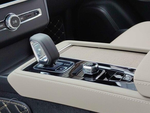 2026 Volvo XC90 B5 II Рестайлинг 2, чёрный, 8200000 рублей - вид 11