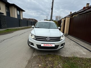2016 Volkswagen Tiguan I Рестайлинг, белый, 1700000 рублей, вид 2