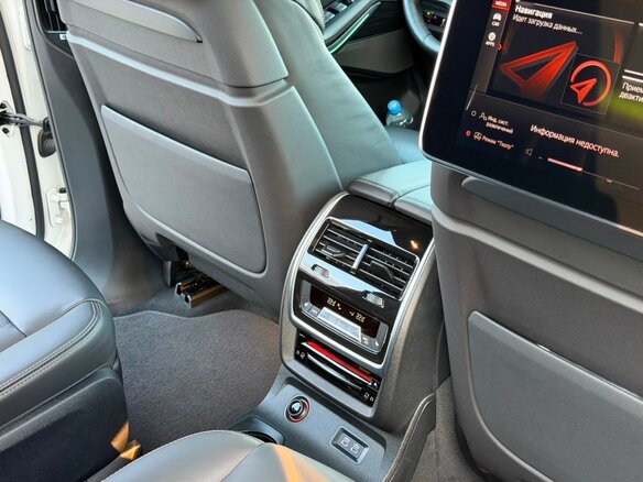 2022 BMW X7 40i I (G07), белый, 9099000 рублей - вид 20