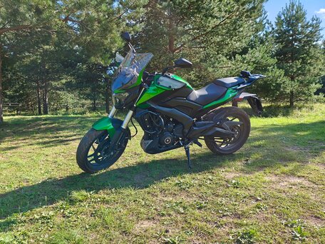 2025 Bajaj Dominar 400, зелёный, 400000 рублей, вид 1