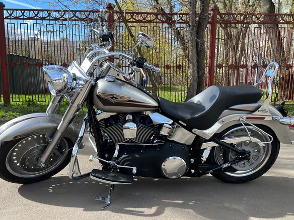 2007 Harley-Davidson Fat Boy, серебристый, 775000 рублей - вид 1
