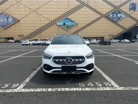 2022 Mercedes-Benz GLA 180 II (H247), белый, 2560000 рублей, вид 2