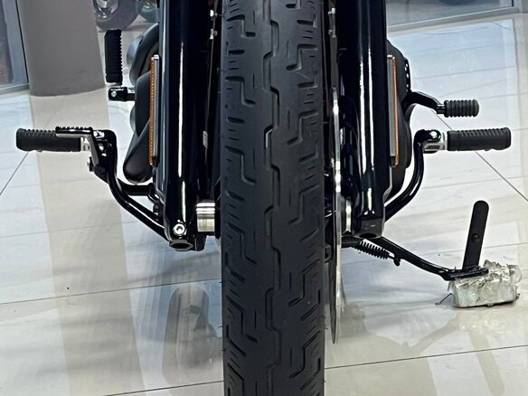 2025 Harley-Davidson Street Bob, оранжевый, 1690000 рублей - вид 13