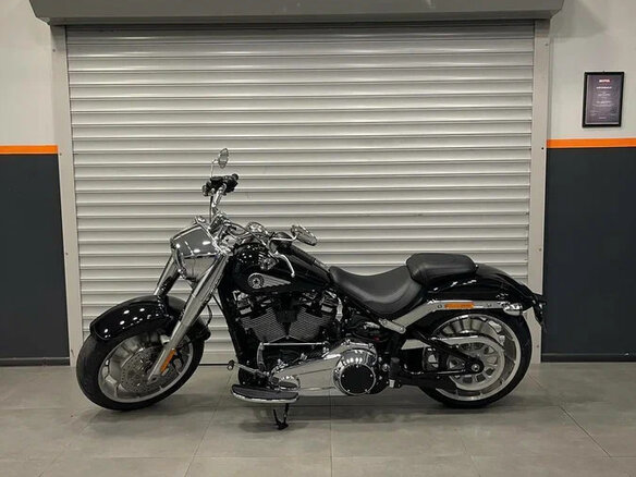 2026 Harley-Davidson Fat Boy, чёрный, 3300000 рублей
