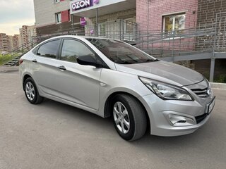 2015 Hyundai Solaris I Рестайлинг, серебристый, 675000 рублей, вид 4