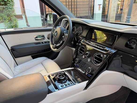 2020 Rolls-Royce Cullinan Black Badge I (Series I), серый, 28500000 рублей - вид 9
