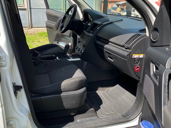 2011 Land Rover Freelander II Рестайлинг, белый, 1500000 рублей - вид 11