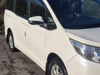 2016 Toyota Noah III (R80), белый, 1850000 рублей, вид 3