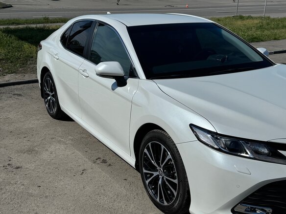 2020 Toyota Camry VIII (XV70), белый, 4050000 рублей - вид 2