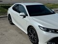 2020 Toyota Camry VIII (XV70), белый, 4050000 рублей - вид 2
