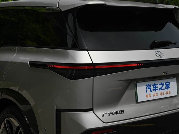 2026 Toyota bZ3X 58.3 kWh, серебристый, 2700000 рублей - вид 36