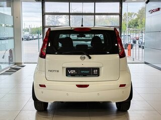 2013 Nissan Note I Рестайлинг, белый, 837000 рублей, вид 5