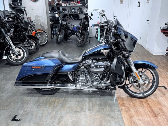 2018 Harley-Davidson Street Glide, синий, 1999000 рублей - вид 4