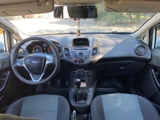 2013 Ford Fiesta Mk6 Рестайлинг, белый, 650000 рублей, вид 5