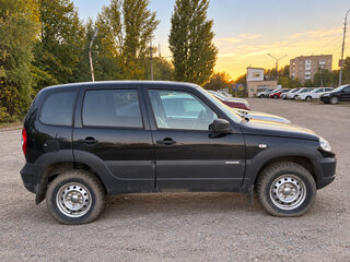 2017 Chevrolet Niva I Рестайлинг, чёрный, 730000 рублей, вид 4