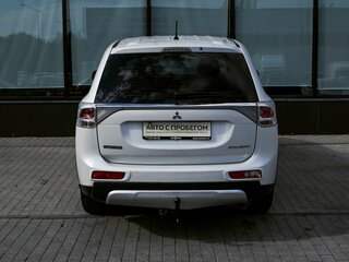 2014 Mitsubishi Outlander III, белый, 1335000 рублей, вид 4