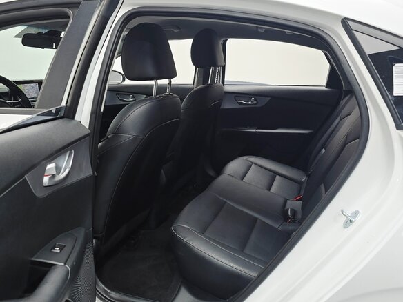2022 Kia K3 II Рестайлинг, белый, 1720000 рублей - вид 14