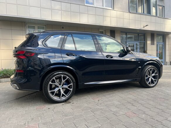 2023 BMW X5 45e IV (G05/G18), чёрный, 11790000 рублей - вид 6