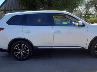 2016 Mitsubishi Outlander III Рестайлинг 2, белый, 1699000 рублей, вид 1