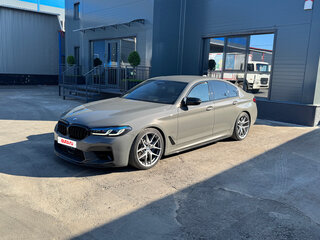 2020 BMW 5 серии M550i xDrive VII (G30/G31/G38) Рестайлинг, серый, 6250000 рублей, вид 2