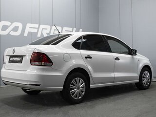 2016 Volkswagen Polo V Рестайлинг, белый, 820000 рублей, вид 2