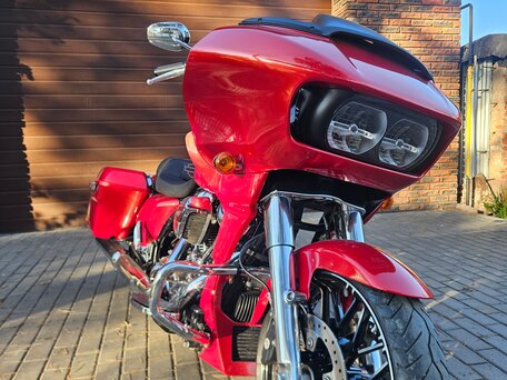 2021 Harley-Davidson Road Glide, красный, 1650000 рублей, вид 4