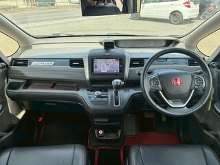 2017 Honda Freed II, серый, 1220000 рублей, вид 2