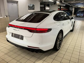 2022 Porsche Panamera 4 II Рестайлинг, белый, 12500000 рублей, вид 3