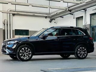 2026 Mercedes-Benz GLC 260 L II (X254), чёрный, 6750000 рублей, вид 3