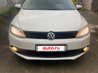 2011 Volkswagen Jetta VI, белый, 850000 рублей, вид 2