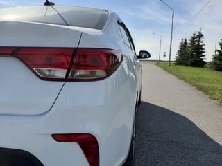 2020 Kia Rio IV Рестайлинг, белый, 2100000 рублей, вид 4