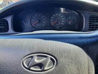 1997 Hyundai Sonata III Рестайлинг, белый, 170000 рублей, вид 4