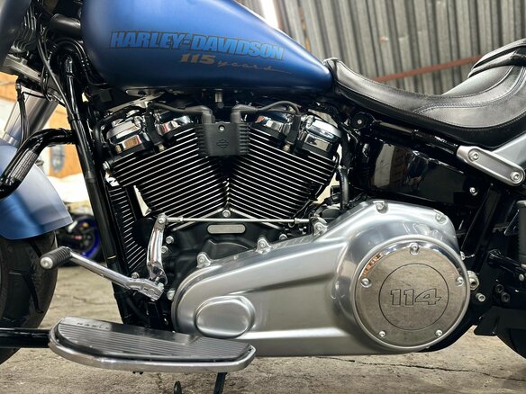 2018 Harley-Davidson Fat Boy, синий, 1990000 рублей - вид 24
