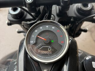 2019 Harley-Davidson Fat Bob, чёрный, 2000000 рублей, вид 1