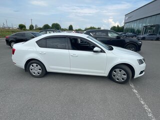 2017 Skoda Octavia III (A7) Рестайлинг, белый, 1500000 рублей, вид 2
