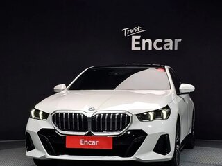 2026 BMW 5 серии 523d xDrive VIII (G60/G61/G68), белый, 7896147 рублей, вид 3