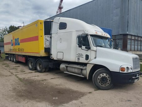 2004 Freightliner Century Class, белый, 1600000 рублей, вид 1