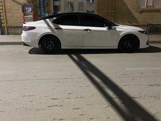 2019 Toyota Camry VIII (XV70), белый, 2150000 рублей, вид 4