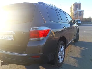 2013 Toyota Highlander II (XU40) Рестайлинг, серый, 1950000 рублей, вид 5