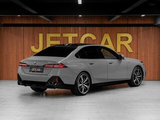 2024 BMW 5 серии 530i xDrive VIII (G60/G61/G68), серый, 8400000 рублей, вид 5