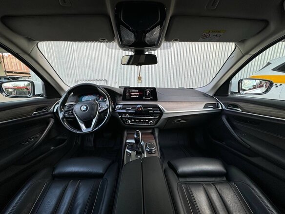 2019 BMW 5 серии 520d xDrive VII (G30/G31/G38), белый, 3200000 рублей - вид 8