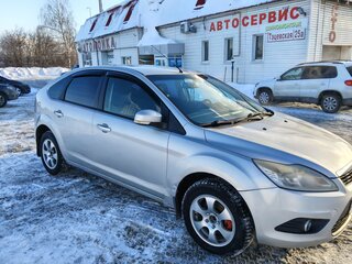 2009 Ford Focus II Рестайлинг, серебристый, 320000 рублей, вид 3