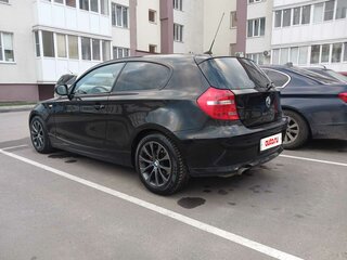 2011 BMW 1 серии 116i I (E81/E82/E87/E88) Рестайлинг, чёрный, 700000 рублей, вид 3