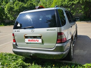 1999 Mercedes-Benz M-Класс 320 I (W163), серый, 380000 рублей, вид 4