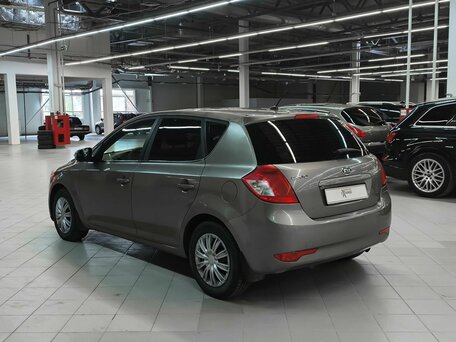 2010 Kia Ceed I Рестайлинг, бежевый, 580000 рублей, вид 3